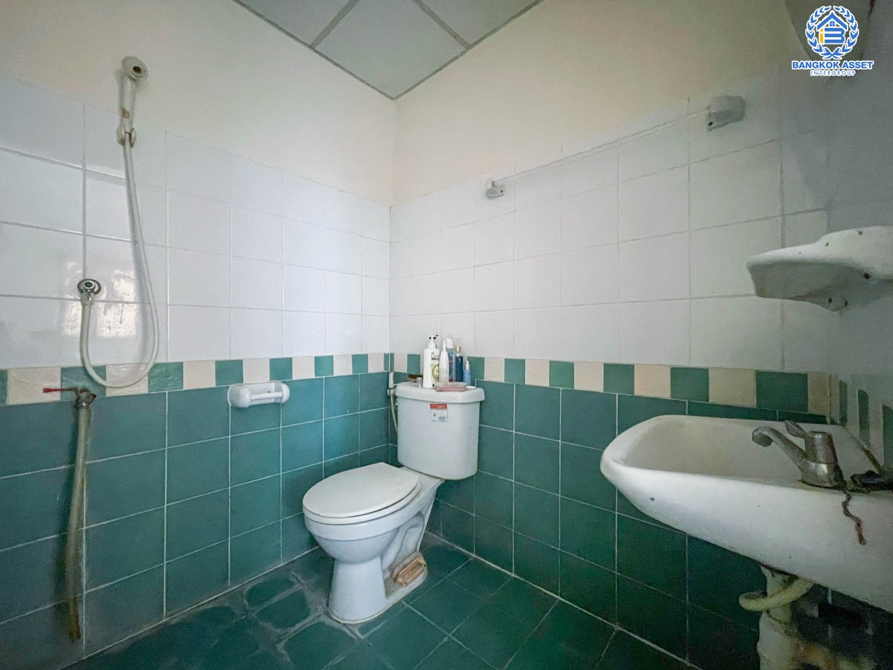 *****ทาวน์เฮ้าส์มือสอง ย่านนนทบุรี หลังมุม ม.พฤกษา37 บางใหญ่-กาญจนาภิเษก เนื้อที่ 21.6 ตร.ว. ฟังก์ชัน 3 ห้องนอน 2 ห้องน้ำ จอดรถได้ 1 คัน ต่อเติมครัว โรงรถพร้อมอยู่ บนทำเลเดินทางสะดวก ใกล้เซ็นทรัลเวสต์เกต และรถไฟฟ้าสายสีม่วง "สถานีคลองบางไผ่"